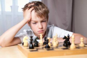 Как использовать шахматы для развития зрительной памяти у детей?
