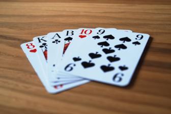 Игра в Дурака, история популярной карточной игры для компании